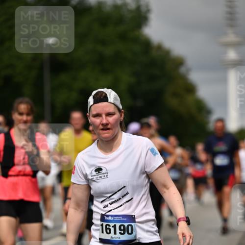 29.06.2025 - hella hamburg halbmarathon Dr. Thomas Lammeyer http://msf.ph/oto/8499838 29.06.2025 10:24:21 Kennedybrücke 1046, 1069, 1110, 1115, 1145, 1474, 1534, 2357, 3278, 3678, 3733, 4422, 4539, 4585, 4614, 4737, 4739, 5123, 5556, 5659, 5831, 5834, 5849, 5937, 6444, 7101, 7519, 7739, 7744, 7808, 7917, 8387, 8462, 8588, 9136, 9196, 9735, 10414, 10550, 10595, 10622, 11028, 11434 meine-sportfotos.de