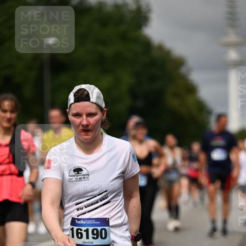 29.06.2025 - hella hamburg halbmarathon Dr. Thomas Lammeyer http://msf.ph/oto/8499842 29.06.2025 10:24:21 Kennedybrücke 1046, 1069, 1110, 1115, 1145, 1474, 1534, 2357, 3278, 3678, 3733, 4422, 4539, 4585, 4614, 4737, 4739, 5123, 5556, 5659, 5831, 5834, 5849, 5937, 6444, 7101, 7519, 7739, 7744, 7808, 7917, 8387, 8462, 8588, 9136, 9196, 9735, 10414, 10550, 10595, 10622, 11028, 11434 meine-sportfotos.de