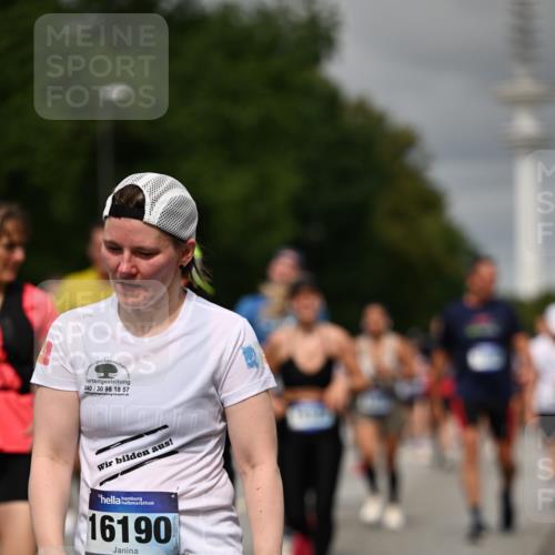 29.06.2025 - hella hamburg halbmarathon Dr. Thomas Lammeyer http://msf.ph/oto/8499850 29.06.2025 10:24:21 Kennedybrücke 1046, 1069, 1110, 1115, 1145, 1474, 1534, 2357, 3278, 3678, 3733, 4422, 4539, 4585, 4614, 4737, 4739, 5123, 5556, 5659, 5831, 5834, 5849, 5937, 6444, 7101, 7519, 7739, 7744, 7808, 7917, 8387, 8462, 8588, 9136, 9196, 9735, 10414, 10550, 10595, 10622, 11028, 11434 meine-sportfotos.de