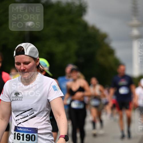 29.06.2025 - hella hamburg halbmarathon Dr. Thomas Lammeyer http://msf.ph/oto/8499853 29.06.2025 10:24:21 Kennedybrücke 1046, 1069, 1110, 1115, 1145, 1474, 1534, 2357, 3278, 3678, 3733, 4422, 4539, 4585, 4614, 4737, 4739, 5123, 5556, 5659, 5831, 5834, 5849, 5937, 6444, 7101, 7519, 7739, 7744, 7808, 7917, 8387, 8462, 8588, 9136, 9196, 9735, 10414, 10550, 10595, 10622, 11028, 11434 meine-sportfotos.de
