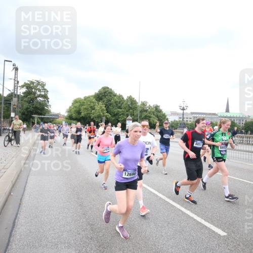 29.06.2025 - hella hamburg halbmarathon Jannik Wohlers http://msf.ph/oto/8499877 29.06.2025 10:56:57 Lombardsbrücke 2041, 2370, 3195, 3388, 3723, 3750, 3851, 4086, 4106, 4180, 4998, 5117, 5316, 5639, 5738, 6827, 7728, 7787, 8035, 8287, 8386, 8540, 8552, 8851, 8853, 8873, 9110, 9430, 9670, 9824, 10078, 10913, 10914, 11954, 12306, 12396, 12698, 12799, 12832, 12984, 13048, 13224, 13425, 13427, 13438, 13490, 13513, 13697, 13731, 14146, 14366, 14862, 16007, 18534 meine-sportfotos.de