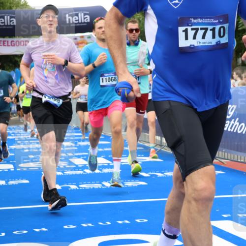 29.06.2025 - hella hamburg halbmarathon Strokosch-Dieckow http://msf.ph/oto/8499882 29.06.2025 10:53:29 Ziel 1030, 1061, 1098, 1499, 1502, 1727, 1783, 2070, 3399, 5866, 6198, 6628, 6629, 6762, 6942, 8651, 10549, 11068, 12909, 13912, 13997, 15113, 15497, 15856, 17710, 18450, 18612, 18666 meine-sportfotos.de