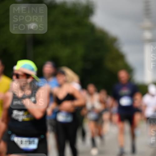 29.06.2025 - hella hamburg halbmarathon Dr. Thomas Lammeyer http://msf.ph/oto/8499886 29.06.2025 10:24:22 Kennedybrücke 1046, 1069, 1110, 1115, 1474, 1534, 2357, 3278, 3678, 3733, 4422, 4539, 4585, 4614, 4737, 4739, 5123, 5659, 5831, 5834, 5849, 5937, 6444, 7101, 7519, 7739, 7744, 7808, 7917, 8387, 8462, 8588, 9136, 9196, 9735, 10414, 10550, 10595, 10622, 11028, 11434 meine-sportfotos.de