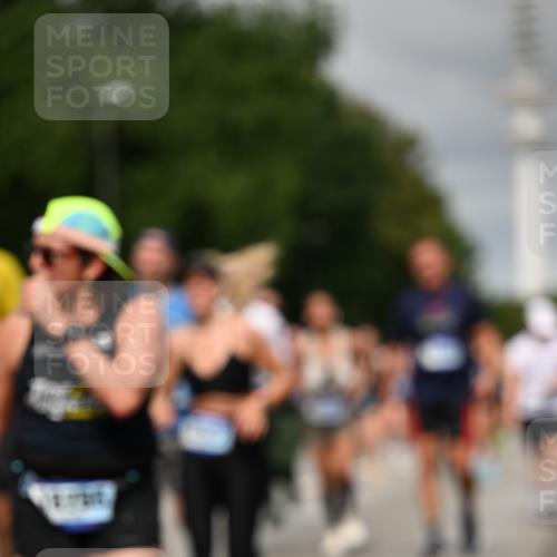 29.06.2025 - hella hamburg halbmarathon Dr. Thomas Lammeyer http://msf.ph/oto/8499894 29.06.2025 10:24:22 Kennedybrücke 1046, 1069, 1110, 1115, 1474, 1534, 2357, 3278, 3678, 3733, 4422, 4539, 4585, 4614, 4737, 4739, 5123, 5659, 5831, 5834, 5849, 5937, 6444, 7101, 7519, 7739, 7744, 7808, 7917, 8387, 8462, 8588, 9136, 9196, 9735, 10414, 10550, 10595, 10622, 11028, 11434 meine-sportfotos.de