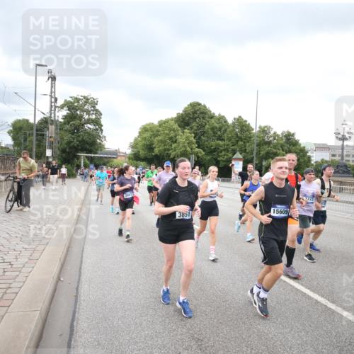 29.06.2025 - hella hamburg halbmarathon Jannik Wohlers http://msf.ph/oto/8499901 29.06.2025 10:56:59 Lombardsbrücke 2041, 2370, 3195, 3388, 3723, 3750, 3851, 4086, 4106, 4180, 4197, 5117, 5316, 5738, 6827, 7728, 7787, 8035, 8287, 8386, 8540, 8552, 8851, 8853, 8873, 9110, 9430, 9670, 9824, 10078, 10913, 10914, 12306, 12396, 12698, 12713, 12799, 12819, 12832, 12984, 13048, 13224, 13425, 13427, 13438, 13490, 13513, 13697, 13731, 14366, 14862, 14944, 14968, 15958, 16007, 16130, 18534 meine-sportfotos.de