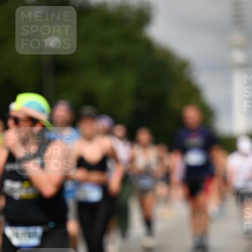 29.06.2025 - hella hamburg halbmarathon Dr. Thomas Lammeyer http://msf.ph/oto/8499905 29.06.2025 10:24:22 Kennedybrücke 1046, 1069, 1110, 1115, 1474, 1534, 2357, 3278, 3678, 3733, 4422, 4539, 4585, 4614, 4737, 4739, 5123, 5659, 5831, 5834, 5849, 5937, 6444, 7101, 7519, 7739, 7744, 7808, 7917, 8387, 8462, 8588, 9136, 9196, 9735, 10414, 10550, 10595, 10622, 11028, 11434 meine-sportfotos.de
