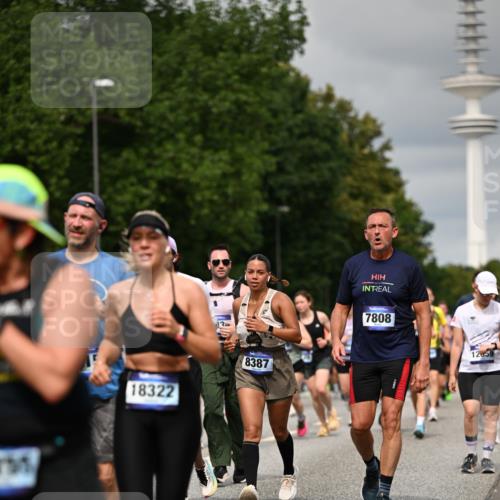 29.06.2025 - hella hamburg halbmarathon Dr. Thomas Lammeyer http://msf.ph/oto/8499907 29.06.2025 10:24:23 Kennedybrücke 1046, 1069, 1110, 1115, 1154, 1474, 1534, 2357, 3278, 3678, 3733, 4422, 4539, 4585, 4614, 4737, 4739, 5123, 5659, 5831, 5849, 5937, 6444, 7101, 7519, 7739, 7744, 7808, 7917, 8387, 8462, 8588, 9136, 9196, 9735, 10414, 10550, 10595, 10622, 11028, 11434 meine-sportfotos.de