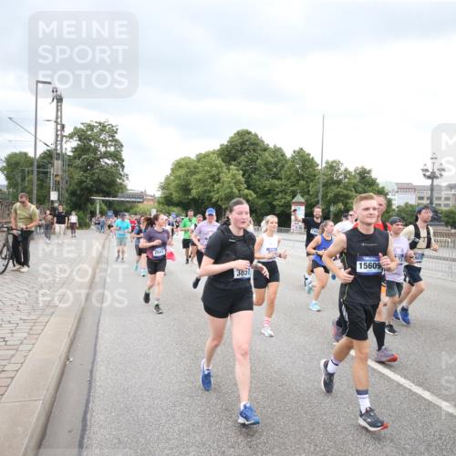 29.06.2025 - hella hamburg halbmarathon Jannik Wohlers http://msf.ph/oto/8499911 29.06.2025 10:56:59 Lombardsbrücke 2041, 2370, 3195, 3388, 3723, 3750, 3851, 4086, 4106, 4180, 4197, 5117, 5316, 5738, 6827, 7728, 7787, 8035, 8287, 8386, 8540, 8552, 8851, 8853, 8873, 9110, 9430, 9670, 9824, 10078, 10913, 10914, 12306, 12396, 12698, 12713, 12799, 12819, 12832, 12984, 13048, 13224, 13425, 13427, 13438, 13490, 13513, 13697, 13731, 14366, 14862, 14944, 14968, 15958, 16007, 16130, 18534 meine-sportfotos.de