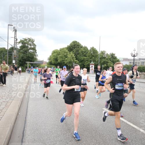 29.06.2025 - hella hamburg halbmarathon Jannik Wohlers http://msf.ph/oto/8499917 29.06.2025 10:56:59 Lombardsbrücke 2041, 2370, 3195, 3388, 3723, 3750, 3851, 4086, 4106, 4180, 4197, 5117, 5316, 5738, 6827, 7728, 7787, 8035, 8287, 8386, 8540, 8552, 8851, 8853, 8873, 9110, 9430, 9670, 9824, 10078, 10913, 10914, 12306, 12396, 12698, 12713, 12799, 12819, 12832, 12984, 13048, 13224, 13425, 13427, 13438, 13490, 13513, 13697, 13731, 14366, 14862, 14944, 14968, 15958, 16007, 16130, 18534 meine-sportfotos.de