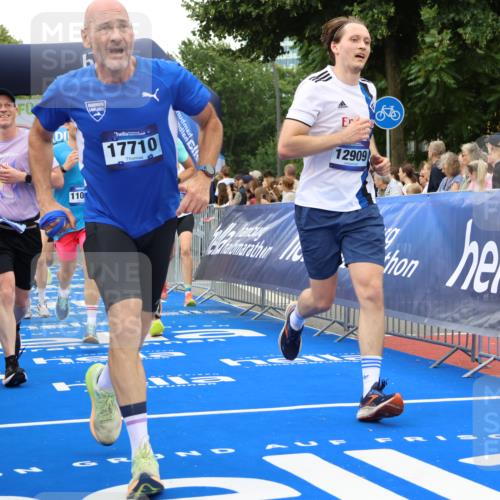 29.06.2025 - hella hamburg halbmarathon Strokosch-Dieckow http://msf.ph/oto/8499942 29.06.2025 10:53:29 Ziel 1030, 1061, 1098, 1499, 1502, 1727, 1783, 2070, 3399, 5866, 6198, 6628, 6629, 6762, 6942, 8651, 10549, 11068, 12909, 13912, 13997, 15113, 15497, 15856, 17710, 18450, 18612, 18666 meine-sportfotos.de