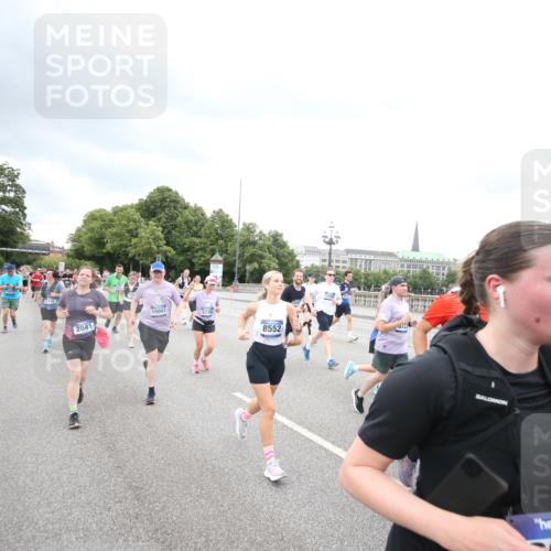 29.06.2025 - hella hamburg halbmarathon Jannik Wohlers http://msf.ph/oto/8499945 29.06.2025 10:57:00 Lombardsbrücke 1643, 2041, 2370, 3195, 3388, 3723, 3750, 3851, 4086, 4106, 4180, 4197, 5117, 5316, 5738, 6827, 7728, 7787, 8035, 8287, 8386, 8540, 8552, 8851, 8853, 8873, 9110, 9430, 9670, 9824, 10078, 10913, 10914, 12306, 12396, 12698, 12713, 12799, 12819, 12832, 12984, 13048, 13224, 13425, 13427, 13438, 13490, 13697, 13731, 14366, 14862, 14944, 14968, 15033, 15958, 16007, 16130, 18534 meine-sportfotos.de
