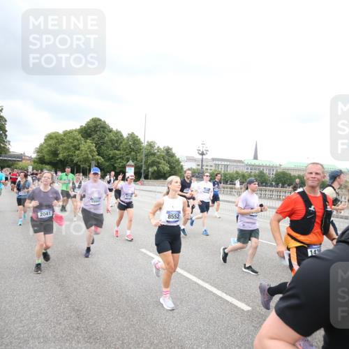 29.06.2025 - hella hamburg halbmarathon Jannik Wohlers http://msf.ph/oto/8499948 29.06.2025 10:57:00 Lombardsbrücke 1643, 2041, 2370, 3195, 3388, 3723, 3750, 3851, 4086, 4106, 4180, 4197, 5117, 5316, 5738, 6827, 7728, 7787, 8035, 8287, 8386, 8540, 8552, 8851, 8853, 8873, 9110, 9430, 9670, 9824, 10078, 10913, 10914, 12306, 12396, 12698, 12713, 12799, 12819, 12832, 12984, 13048, 13224, 13425, 13427, 13438, 13490, 13697, 13731, 14366, 14862, 14944, 14968, 15033, 15958, 16007, 16130, 18534 meine-sportfotos.de