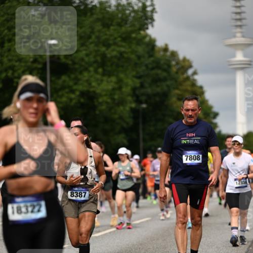 29.06.2025 - hella hamburg halbmarathon Dr. Thomas Lammeyer http://msf.ph/oto/8499961 29.06.2025 10:24:24 Kennedybrücke 1046, 1069, 1110, 1115, 1154, 1471, 1474, 1534, 2357, 3278, 3678, 3733, 4422, 4539, 4585, 4614, 4737, 4739, 5123, 5659, 5831, 5849, 5937, 6444, 7101, 7519, 7739, 7744, 7808, 7917, 8387, 8462, 8588, 9136, 9196, 9735, 10414, 10550, 10595, 10622, 11028, 11434 meine-sportfotos.de