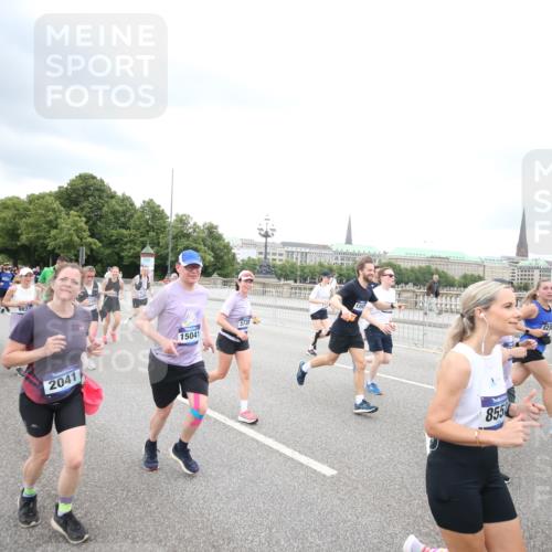 29.06.2025 - hella hamburg halbmarathon Jannik Wohlers http://msf.ph/oto/8499968 29.06.2025 10:57:01 Lombardsbrücke 1643, 2041, 3195, 3385, 3388, 3433, 3723, 3750, 4086, 4106, 4180, 4197, 5117, 5316, 5738, 6827, 6857, 7728, 7787, 8035, 8287, 8386, 8540, 8552, 8851, 8853, 8873, 9110, 9430, 9670, 9824, 10078, 10913, 10914, 12306, 12396, 12698, 12713, 12799, 12819, 12832, 12984, 13048, 13224, 13425, 13427, 13438, 13697, 13731, 14366, 14862, 14944, 14968, 15033, 15288, 15958, 16007, 16130, 18534 meine-sportfotos.de