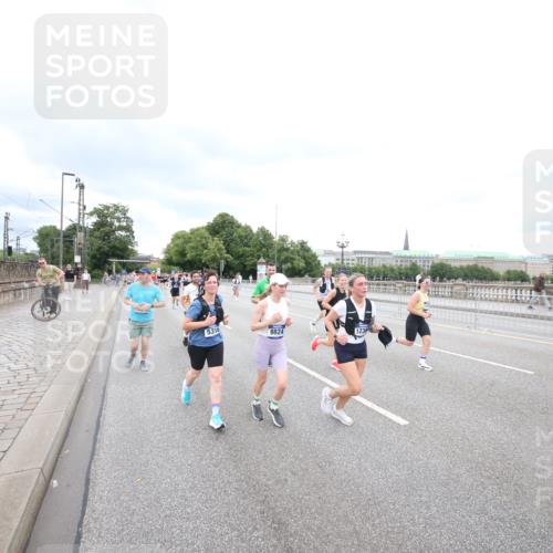29.06.2025 - hella hamburg halbmarathon Jannik Wohlers http://msf.ph/oto/8499982 29.06.2025 10:57:03 Lombardsbrücke 1643, 2041, 3195, 3385, 3388, 3433, 3723, 3750, 4086, 4106, 4180, 4197, 5117, 5316, 5736, 5738, 6827, 6857, 7720, 7728, 8035, 8287, 8386, 8540, 8552, 8851, 8853, 8873, 9110, 9430, 9496, 9824, 10078, 10913, 10914, 11947, 12172, 12306, 12396, 12698, 12713, 12799, 12819, 13048, 13131, 13224, 13340, 13425, 13427, 13438, 13697, 13731, 14366, 14862, 14944, 14968, 15033, 15288, 15958, 16007, 16130, 18534 meine-sportfotos.de