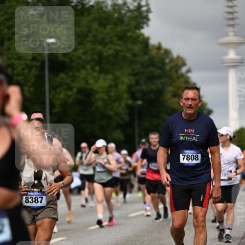 29.06.2025 - hella hamburg halbmarathon Dr. Thomas Lammeyer http://msf.ph/oto/8499983 29.06.2025 10:24:25 Kennedybrücke 1046, 1069, 1110, 1115, 1154, 1471, 1474, 1534, 2357, 3278, 3678, 3733, 4422, 4539, 4585, 4614, 4737, 4739, 5659, 5831, 5849, 5937, 7101, 7519, 7739, 7744, 7808, 7917, 8387, 8462, 8588, 9136, 9196, 9735, 10041, 10414, 10550, 10595, 10622, 11028, 11434 meine-sportfotos.de