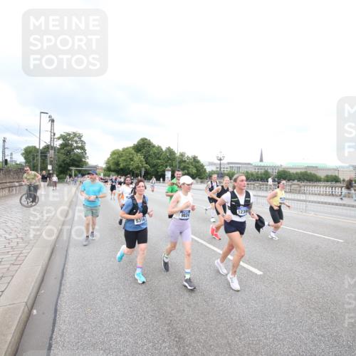 29.06.2025 - hella hamburg halbmarathon Jannik Wohlers http://msf.ph/oto/8499987 29.06.2025 10:57:03 Lombardsbrücke 1643, 2041, 3195, 3385, 3388, 3433, 3723, 3750, 4086, 4106, 4180, 4197, 5117, 5316, 5736, 5738, 6827, 6857, 7720, 7728, 8035, 8287, 8386, 8540, 8552, 8851, 8853, 8873, 9110, 9430, 9496, 9824, 10078, 10913, 10914, 11947, 12172, 12306, 12396, 12698, 12713, 12799, 12819, 13048, 13131, 13224, 13340, 13425, 13427, 13438, 13697, 13731, 14366, 14862, 14944, 14968, 15033, 15288, 15958, 16007, 16130, 18534 meine-sportfotos.de