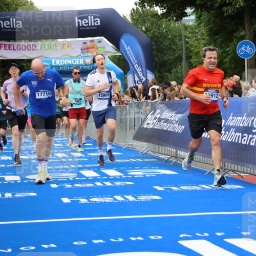 29.06.2025 - hella hamburg halbmarathon Strokosch-Dieckow http://msf.ph/oto/8500022 29.06.2025 10:53:27 Ziel 1030, 1061, 1098, 1499, 1727, 1783, 2070, 2354, 3399, 5866, 6198, 6628, 6629, 6942, 8651, 11068, 12490, 12909, 13912, 13997, 15113, 15497, 15838, 17710, 18134, 18450, 18612 meine-sportfotos.de