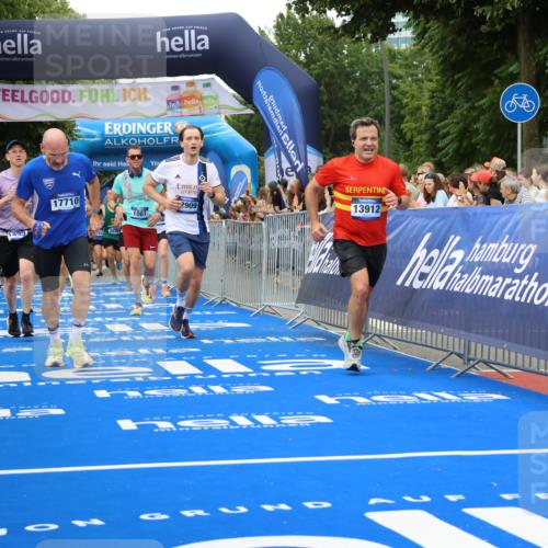 29.06.2025 - hella hamburg halbmarathon Strokosch-Dieckow http://msf.ph/oto/8500042 29.06.2025 10:53:27 Ziel 1030, 1061, 1098, 1499, 1727, 1783, 2070, 2354, 3399, 5866, 6198, 6628, 6629, 6942, 8651, 11068, 12490, 12909, 13912, 13997, 15113, 15497, 15838, 17710, 18134, 18450, 18612 meine-sportfotos.de