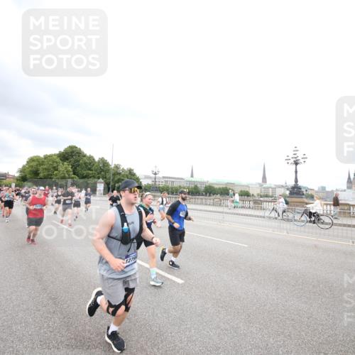 29.06.2025 - hella hamburg halbmarathon Jannik Wohlers http://msf.ph/oto/8500058 29.06.2025 10:57:07 Lombardsbrücke 1242, 1265, 1643, 2041, 3385, 3388, 3433, 3750, 3954, 4180, 4197, 4830, 5117, 5632, 5736, 5738, 6827, 6857, 7720, 7728, 8035, 8287, 8386, 8540, 8552, 8708, 8873, 9233, 9318, 9430, 9496, 9607, 9824, 10078, 10913, 10914, 11947, 12172, 12306, 12396, 12713, 12799, 12819, 13131, 13340, 13425, 13427, 13438, 13697, 14256, 14366, 14862, 14944, 14968, 15033, 15288, 15958, 16007, 16130, 18534 meine-sportfotos.de