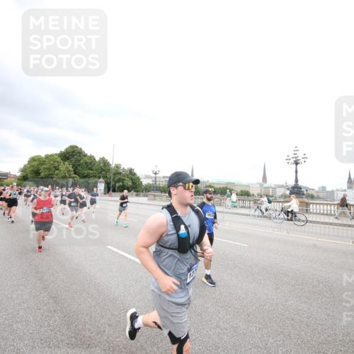 29.06.2025 - hella hamburg halbmarathon Jannik Wohlers http://msf.ph/oto/8500074 29.06.2025 10:57:07 Lombardsbrücke 1242, 1265, 1643, 2041, 3385, 3388, 3433, 3750, 3954, 4180, 4197, 4830, 5117, 5632, 5736, 5738, 6827, 6857, 7720, 7728, 8035, 8287, 8386, 8540, 8552, 8708, 8873, 9233, 9318, 9430, 9496, 9607, 9824, 10078, 10913, 10914, 11947, 12172, 12306, 12396, 12713, 12799, 12819, 13131, 13340, 13425, 13427, 13438, 13697, 14256, 14366, 14862, 14944, 14968, 15033, 15288, 15958, 16007, 16130, 18534 meine-sportfotos.de