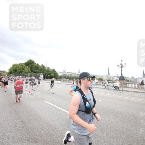 29.06.2025 - hella hamburg halbmarathon Jannik Wohlers http://msf.ph/oto/8500079 29.06.2025 10:57:07 Lombardsbrücke 1242, 1265, 1643, 2041, 3385, 3388, 3433, 3750, 3954, 4180, 4197, 4830, 5117, 5632, 5736, 5738, 6827, 6857, 7720, 7728, 8035, 8287, 8386, 8540, 8552, 8708, 8873, 9233, 9318, 9430, 9496, 9607, 9824, 10078, 10913, 10914, 11947, 12172, 12306, 12396, 12713, 12799, 12819, 13131, 13340, 13425, 13427, 13438, 13697, 14256, 14366, 14862, 14944, 14968, 15033, 15288, 15958, 16007, 16130, 18534 meine-sportfotos.de