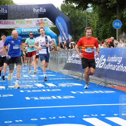 29.06.2025 - hella hamburg halbmarathon Strokosch-Dieckow http://msf.ph/oto/8500096 29.06.2025 10:53:27 Ziel 1030, 1061, 1098, 1499, 1727, 1783, 2070, 2354, 3399, 5866, 6198, 6628, 6629, 6942, 8651, 11068, 12490, 12909, 13912, 13997, 15113, 15497, 15838, 17710, 18134, 18450, 18612 meine-sportfotos.de