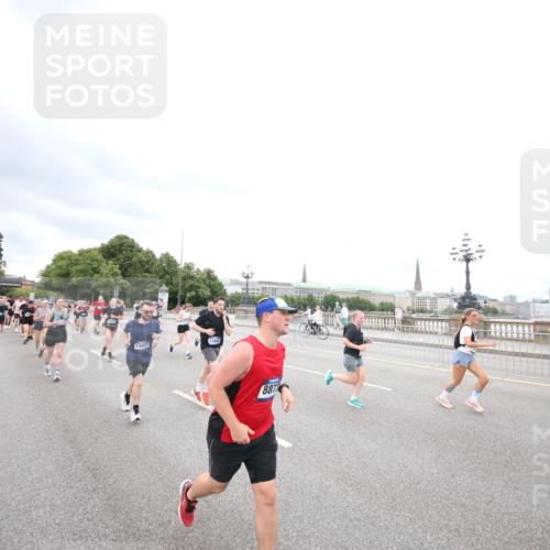29.06.2025 - hella hamburg halbmarathon Jannik Wohlers http://msf.ph/oto/8500105 29.06.2025 10:57:09 Lombardsbrücke 1123, 1242, 1248, 1265, 1643, 3191, 3385, 3388, 3433, 3750, 3954, 4180, 4197, 4521, 4830, 5117, 5632, 5736, 5738, 6827, 6857, 6916, 7172, 7720, 7728, 8035, 8287, 8386, 8540, 8708, 8873, 9233, 9318, 9496, 9607, 9824, 10078, 11947, 12172, 12306, 12396, 12713, 12799, 12819, 13131, 13340, 13425, 13427, 13697, 14256, 14944, 14968, 15033, 15288, 15958, 16007, 16130, 18534 meine-sportfotos.de