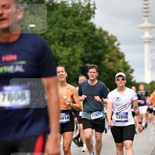 29.06.2025 - hella hamburg halbmarathon Dr. Thomas Lammeyer http://msf.ph/oto/8500114 29.06.2025 10:24:28 Kennedybrücke 1046, 1069, 1110, 1115, 1154, 1471, 1474, 1534, 2064, 2357, 3278, 3678, 3733, 4422, 4539, 4585, 4614, 4737, 4739, 5659, 5831, 5937, 7101, 7131, 7519, 7739, 7744, 7808, 8387, 8462, 8588, 8738, 9136, 9196, 9735, 9873, 10041, 10414, 10550, 10595, 10622, 10754, 11434 meine-sportfotos.de