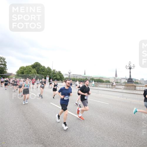 29.06.2025 - hella hamburg halbmarathon Jannik Wohlers http://msf.ph/oto/8500127 29.06.2025 10:57:09 Lombardsbrücke 1123, 1242, 1248, 1265, 1643, 3191, 3385, 3388, 3433, 3750, 3954, 4180, 4197, 4521, 4830, 5117, 5632, 5736, 5738, 6827, 6857, 6916, 7172, 7720, 7728, 8035, 8287, 8386, 8540, 8708, 8873, 9233, 9318, 9496, 9607, 9824, 10078, 11947, 12172, 12306, 12396, 12713, 12799, 12819, 13131, 13340, 13425, 13427, 13697, 14256, 14944, 14968, 15033, 15288, 15958, 16007, 16130, 18534 meine-sportfotos.de