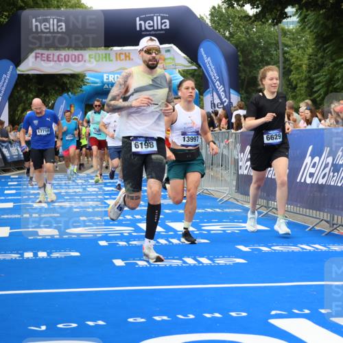 29.06.2025 - hella hamburg halbmarathon Strokosch-Dieckow http://msf.ph/oto/8500131 29.06.2025 10:53:25 Ziel 1061, 1098, 1499, 1683, 1727, 2070, 2354, 4065, 5866, 6198, 6629, 6942, 8651, 11068, 11844, 12490, 12909, 13912, 13997, 15113, 15497, 15681, 15838, 17710, 18134, 18450, 18612, 18901 meine-sportfotos.de