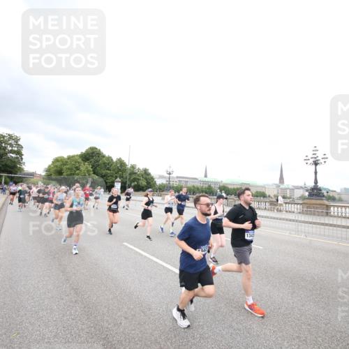 29.06.2025 - hella hamburg halbmarathon Jannik Wohlers http://msf.ph/oto/8500141 29.06.2025 10:57:09 Lombardsbrücke 1123, 1242, 1248, 1265, 1643, 3191, 3385, 3388, 3433, 3750, 3954, 4180, 4197, 4521, 4830, 5117, 5632, 5736, 5738, 6827, 6857, 6916, 7172, 7720, 7728, 8035, 8287, 8386, 8540, 8708, 8873, 9233, 9318, 9496, 9607, 9824, 10078, 11947, 12172, 12306, 12396, 12713, 12799, 12819, 13131, 13340, 13425, 13427, 13697, 14256, 14944, 14968, 15033, 15288, 15958, 16007, 16130, 18534 meine-sportfotos.de
