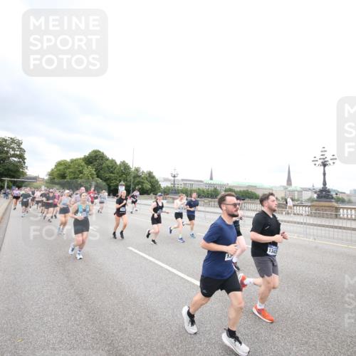 29.06.2025 - hella hamburg halbmarathon Jannik Wohlers http://msf.ph/oto/8500145 29.06.2025 10:57:10 Lombardsbrücke 1123, 1242, 1248, 1265, 1643, 3191, 3385, 3388, 3433, 3750, 3954, 4180, 4197, 4521, 4830, 5117, 5632, 5736, 5738, 6827, 6857, 6916, 7172, 7720, 7728, 8035, 8287, 8386, 8540, 8708, 8873, 9059, 9233, 9318, 9496, 9607, 10078, 11947, 12172, 12306, 12396, 12713, 12799, 12819, 13131, 13340, 13425, 13427, 13697, 14256, 14944, 14968, 15033, 15288, 15958, 16007, 16130, 18534 meine-sportfotos.de