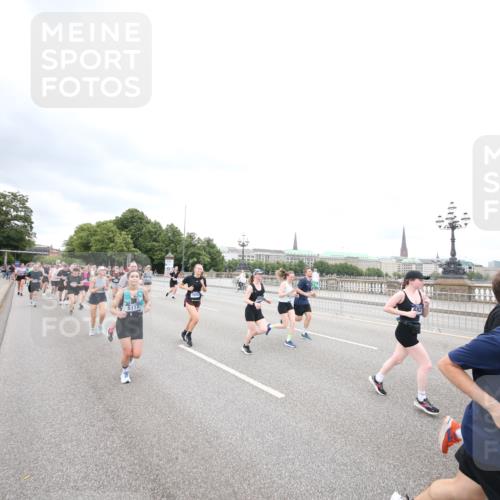 29.06.2025 - hella hamburg halbmarathon Jannik Wohlers http://msf.ph/oto/8500156 29.06.2025 10:57:10 Lombardsbrücke 1123, 1242, 1248, 1265, 1643, 3191, 3385, 3388, 3433, 3750, 3954, 4180, 4197, 4521, 4830, 5117, 5632, 5736, 5738, 6827, 6857, 6916, 7172, 7720, 7728, 8035, 8287, 8386, 8540, 8708, 8873, 9059, 9233, 9318, 9496, 9607, 10078, 11947, 12172, 12306, 12396, 12713, 12799, 12819, 13131, 13340, 13425, 13427, 13697, 14256, 14944, 14968, 15033, 15288, 15958, 16007, 16130, 18534 meine-sportfotos.de