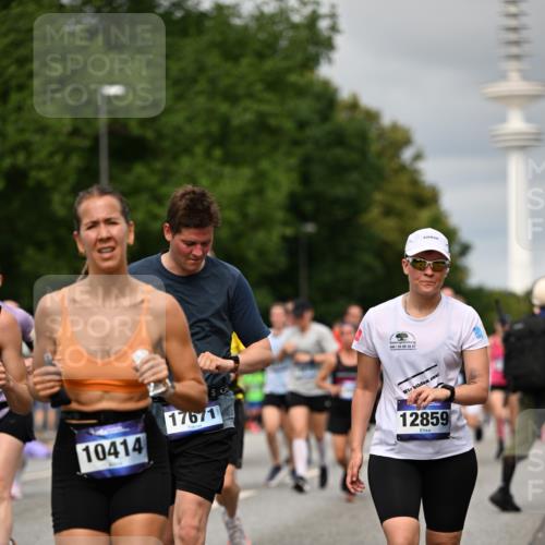 29.06.2025 - hella hamburg halbmarathon Dr. Thomas Lammeyer http://msf.ph/oto/8500165 29.06.2025 10:24:30 Kennedybrücke 1046, 1069, 1110, 1115, 1154, 1471, 1474, 1534, 2064, 2357, 3278, 3733, 4422, 4585, 4737, 4739, 5659, 5831, 5937, 7101, 7131, 7519, 7739, 7744, 7808, 8025, 8387, 8462, 8588, 8738, 9136, 9196, 9735, 9873, 10041, 10414, 10550, 10595, 10613, 10647, 10754, 11434 meine-sportfotos.de