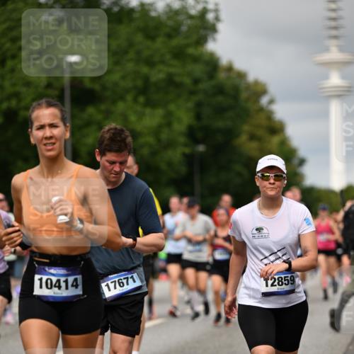 29.06.2025 - hella hamburg halbmarathon Dr. Thomas Lammeyer http://msf.ph/oto/8500173 29.06.2025 10:24:30 Kennedybrücke 1046, 1069, 1110, 1115, 1154, 1471, 1474, 1534, 2064, 2357, 3278, 3733, 4422, 4585, 4737, 4739, 5659, 5831, 5937, 7101, 7131, 7519, 7739, 7744, 7808, 8025, 8387, 8462, 8588, 8738, 9136, 9196, 9735, 9873, 10041, 10414, 10550, 10595, 10613, 10647, 10754, 11434 meine-sportfotos.de
