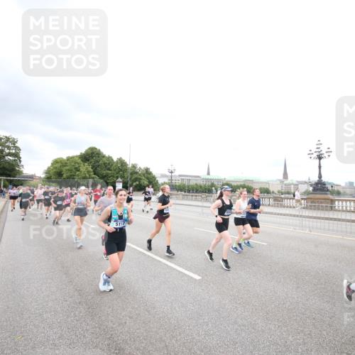 29.06.2025 - hella hamburg halbmarathon Jannik Wohlers http://msf.ph/oto/8500187 29.06.2025 10:57:10 Lombardsbrücke 1123, 1242, 1248, 1265, 1643, 3191, 3385, 3388, 3433, 3750, 3954, 4180, 4197, 4521, 4830, 5117, 5632, 5736, 5738, 6827, 6857, 6916, 7172, 7720, 7728, 8035, 8287, 8386, 8540, 8708, 8873, 9059, 9233, 9318, 9496, 9607, 10078, 11947, 12172, 12306, 12396, 12713, 12799, 12819, 13131, 13340, 13425, 13427, 13697, 14256, 14944, 14968, 15033, 15288, 15958, 16007, 16130, 18534 meine-sportfotos.de