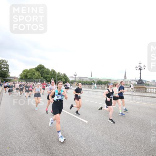 29.06.2025 - hella hamburg halbmarathon Jannik Wohlers http://msf.ph/oto/8500196 29.06.2025 10:57:11 Lombardsbrücke 1123, 1242, 1248, 1265, 1643, 2567, 3191, 3385, 3388, 3433, 3750, 3954, 4180, 4197, 4521, 4830, 5117, 5632, 5736, 6827, 6857, 6916, 7172, 7720, 7728, 8035, 8386, 8540, 8708, 8873, 9059, 9233, 9318, 9496, 9607, 10078, 10551, 11026, 11947, 12172, 12396, 12713, 12799, 12819, 13131, 13340, 13425, 13427, 14256, 14944, 14968, 15033, 15288, 15958, 16007, 16130, 18534 meine-sportfotos.de