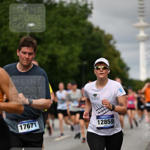 29.06.2025 - hella hamburg halbmarathon Dr. Thomas Lammeyer http://msf.ph/oto/8500205 29.06.2025 10:24:31 Kennedybrücke 1046, 1069, 1110, 1115, 1154, 1471, 1474, 1534, 2064, 2357, 3733, 4422, 4585, 4737, 4739, 5659, 5831, 5937, 7101, 7131, 7519, 7739, 7808, 8025, 8387, 8462, 8588, 8738, 9136, 9196, 9735, 9873, 10041, 10414, 10550, 10595, 10613, 10647, 10754, 11434 meine-sportfotos.de