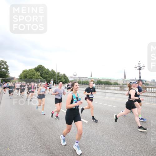 29.06.2025 - hella hamburg halbmarathon Jannik Wohlers http://msf.ph/oto/8500209 29.06.2025 10:57:11 Lombardsbrücke 1123, 1242, 1248, 1265, 1643, 2567, 3191, 3385, 3388, 3433, 3750, 3954, 4180, 4197, 4521, 4830, 5117, 5632, 5736, 6827, 6857, 6916, 7172, 7720, 7728, 8035, 8386, 8540, 8708, 8873, 9059, 9233, 9318, 9496, 9607, 10078, 10551, 11026, 11947, 12172, 12396, 12713, 12799, 12819, 13131, 13340, 13425, 13427, 14256, 14944, 14968, 15033, 15288, 15958, 16007, 16130, 18534 meine-sportfotos.de