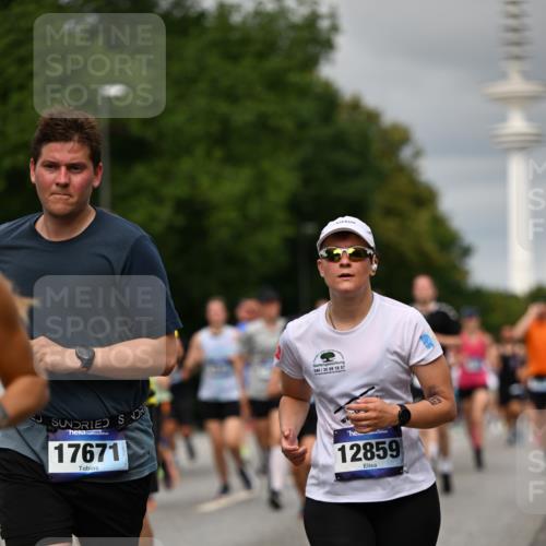 29.06.2025 - hella hamburg halbmarathon Dr. Thomas Lammeyer http://msf.ph/oto/8500210 29.06.2025 10:24:31 Kennedybrücke 1046, 1069, 1110, 1115, 1154, 1471, 1474, 1534, 2064, 2357, 3733, 4422, 4585, 4737, 4739, 5659, 5831, 5937, 7101, 7131, 7519, 7739, 7808, 8025, 8387, 8462, 8588, 8738, 9136, 9196, 9735, 9873, 10041, 10414, 10550, 10595, 10613, 10647, 10754, 11434 meine-sportfotos.de