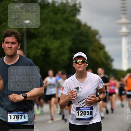29.06.2025 - hella hamburg halbmarathon Dr. Thomas Lammeyer http://msf.ph/oto/8500214 29.06.2025 10:24:31 Kennedybrücke 1046, 1069, 1110, 1115, 1154, 1471, 1474, 1534, 2064, 2357, 3733, 4422, 4585, 4737, 4739, 5659, 5831, 5937, 7101, 7131, 7519, 7739, 7808, 8025, 8387, 8462, 8588, 8738, 9136, 9196, 9735, 9873, 10041, 10414, 10550, 10595, 10613, 10647, 10754, 11434 meine-sportfotos.de