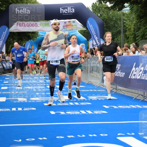 29.06.2025 - hella hamburg halbmarathon Strokosch-Dieckow http://msf.ph/oto/8500218 29.06.2025 10:53:25 Ziel 1061, 1098, 1499, 1683, 1727, 2070, 2354, 4065, 5866, 6198, 6629, 6942, 8651, 11068, 11844, 12490, 12909, 13912, 13997, 15113, 15497, 15681, 15838, 17710, 18134, 18450, 18612, 18901 meine-sportfotos.de