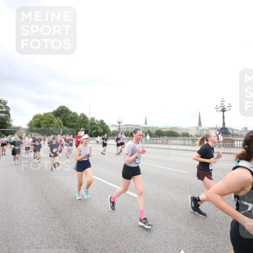 29.06.2025 - hella hamburg halbmarathon Jannik Wohlers http://msf.ph/oto/8500219 29.06.2025 10:57:11 Lombardsbrücke 1123, 1242, 1248, 1265, 1643, 2567, 3191, 3385, 3388, 3433, 3750, 3954, 4180, 4197, 4521, 4830, 5117, 5632, 5736, 6827, 6857, 6916, 7172, 7720, 7728, 8035, 8386, 8540, 8708, 8873, 9059, 9233, 9318, 9496, 9607, 10078, 10551, 11026, 11947, 12172, 12396, 12713, 12799, 12819, 13131, 13340, 13425, 13427, 14256, 14944, 14968, 15033, 15288, 15958, 16007, 16130, 18534 meine-sportfotos.de