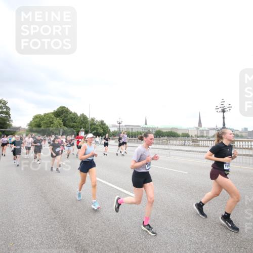 29.06.2025 - hella hamburg halbmarathon Jannik Wohlers http://msf.ph/oto/8500224 29.06.2025 10:57:12 Lombardsbrücke 1123, 1242, 1248, 1265, 1643, 2567, 3191, 3385, 3388, 3433, 3750, 3954, 4180, 4197, 4521, 4830, 5117, 5632, 5736, 6827, 6857, 6916, 7172, 7720, 8035, 8386, 8540, 8708, 8873, 9059, 9233, 9318, 9496, 9607, 9613, 9840, 10070, 10078, 10551, 11026, 11377, 11947, 12172, 12713, 12799, 12819, 13131, 13340, 13425, 13427, 14256, 14944, 14968, 15033, 15288, 15956, 15958, 16007, 16130, 18534 meine-sportfotos.de