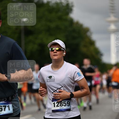 29.06.2025 - hella hamburg halbmarathon Dr. Thomas Lammeyer http://msf.ph/oto/8500230 29.06.2025 10:24:32 Kennedybrücke 1046, 1069, 1110, 1115, 1154, 1471, 1474, 1534, 2064, 2357, 3733, 4422, 4585, 4737, 4739, 5659, 5831, 5937, 7101, 7131, 7519, 7739, 7808, 8025, 8387, 8462, 8588, 8738, 9136, 9196, 9735, 9873, 10041, 10414, 10550, 10595, 10613, 10647, 10754, 11100, 11434 meine-sportfotos.de