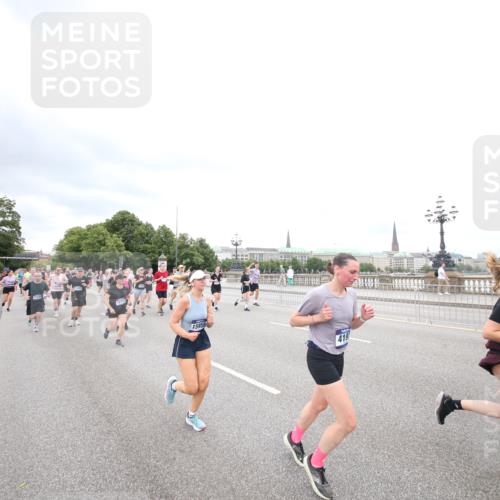 29.06.2025 - hella hamburg halbmarathon Jannik Wohlers http://msf.ph/oto/8500236 29.06.2025 10:57:12 Lombardsbrücke 1123, 1242, 1248, 1265, 1643, 2567, 3191, 3385, 3388, 3433, 3750, 3954, 4180, 4197, 4521, 4830, 5117, 5632, 5736, 6827, 6857, 6916, 7172, 7720, 8035, 8386, 8540, 8708, 8873, 9059, 9233, 9318, 9496, 9607, 9613, 9840, 10070, 10078, 10551, 11026, 11377, 11947, 12172, 12713, 12799, 12819, 13131, 13340, 13425, 13427, 14256, 14944, 14968, 15033, 15288, 15956, 15958, 16007, 16130, 18534 meine-sportfotos.de