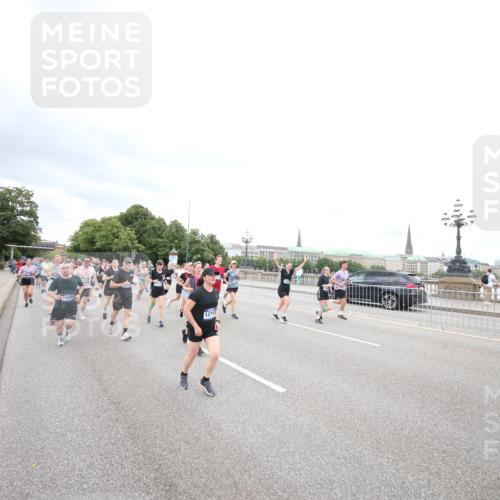 29.06.2025 - hella hamburg halbmarathon Jannik Wohlers http://msf.ph/oto/8500261 29.06.2025 10:57:13 Lombardsbrücke 1123, 1242, 1248, 1265, 1643, 2567, 3191, 3385, 3388, 3433, 3750, 3954, 4197, 4521, 4830, 5117, 5632, 5736, 6827, 6857, 6916, 7172, 7720, 8035, 8159, 8386, 8540, 8708, 8873, 9059, 9233, 9318, 9496, 9607, 9613, 9840, 10070, 10078, 10551, 10629, 10630, 11026, 11377, 11947, 12172, 12713, 12799, 12819, 13131, 13340, 13425, 13427, 14256, 14944, 14968, 15033, 15288, 15956, 15958, 16007, 16130, 18534 meine-sportfotos.de