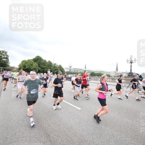 29.06.2025 - hella hamburg halbmarathon Jannik Wohlers http://msf.ph/oto/8500265 29.06.2025 10:57:14 Lombardsbrücke 1123, 1242, 1248, 1265, 1643, 2015, 2567, 3191, 3385, 3433, 3750, 3954, 4059, 4197, 4521, 4830, 5117, 5632, 5736, 6827, 6857, 6916, 7172, 7720, 8035, 8159, 8386, 8708, 8873, 9059, 9233, 9318, 9496, 9607, 9613, 9840, 10070, 10551, 10578, 10629, 10630, 11026, 11377, 11947, 12172, 12713, 12799, 12819, 13131, 13340, 13425, 13427, 13882, 14256, 14944, 14968, 15033, 15288, 15956, 15958, 16130, 18534 meine-sportfotos.de