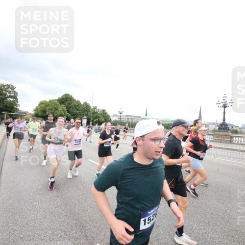 29.06.2025 - hella hamburg halbmarathon Jannik Wohlers http://msf.ph/oto/8500309 29.06.2025 10:57:15 Lombardsbrücke 1123, 1242, 1248, 1265, 1643, 2015, 2451, 2567, 3191, 3385, 3433, 3750, 3954, 4059, 4197, 4521, 4830, 5117, 5632, 5736, 6827, 6857, 6916, 7172, 7720, 8035, 8159, 8386, 8708, 8873, 9059, 9233, 9318, 9496, 9607, 9613, 9840, 10070, 10461, 10551, 10578, 10629, 10630, 11026, 11193, 11377, 11947, 12172, 12713, 12799, 12819, 13131, 13340, 13425, 13427, 13882, 14256, 14944, 14968, 15033, 15288, 15956, 15958, 16082, 16130 meine-sportfotos.de